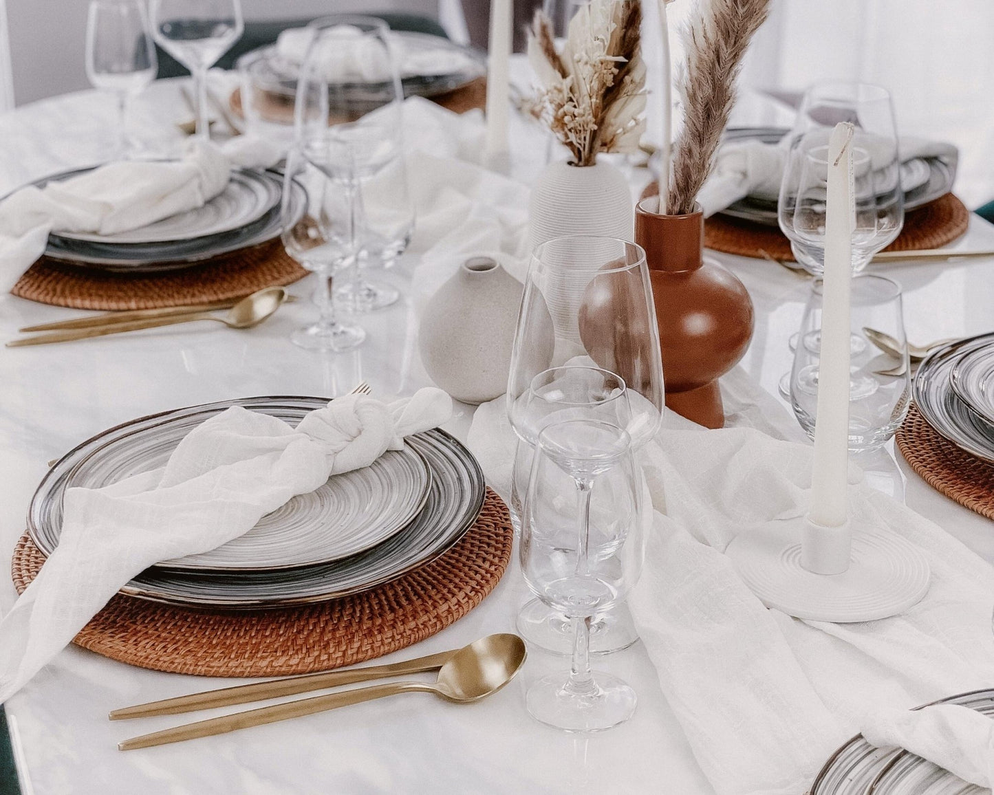 Hanoi Porcelain Round Dinner Plate - VANT DESIGNS