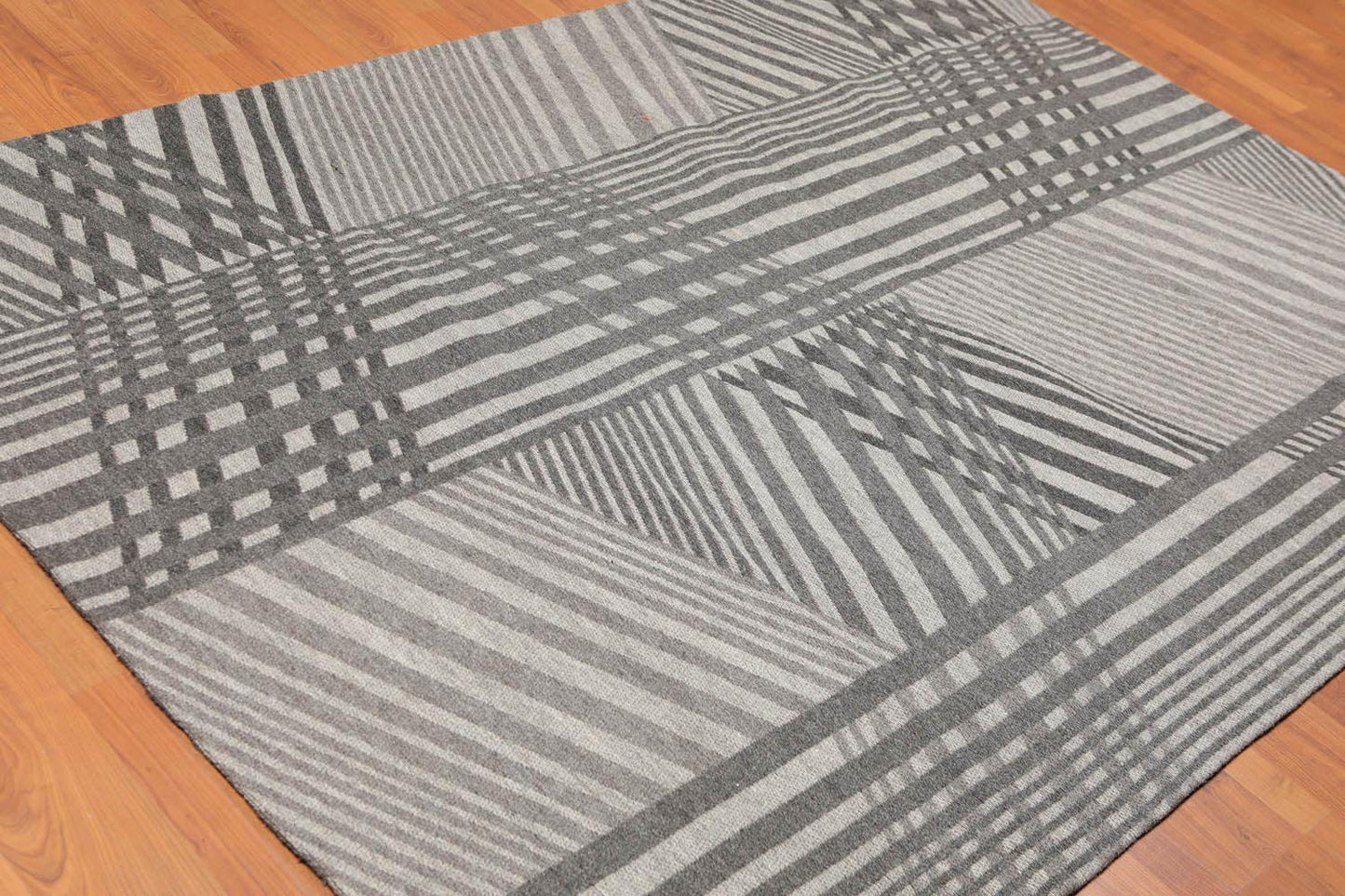 5'4" x 7'8" Hand Woven 100% Wool Flatweave Area Rug Contemporary Gray - VANT DESIGNS