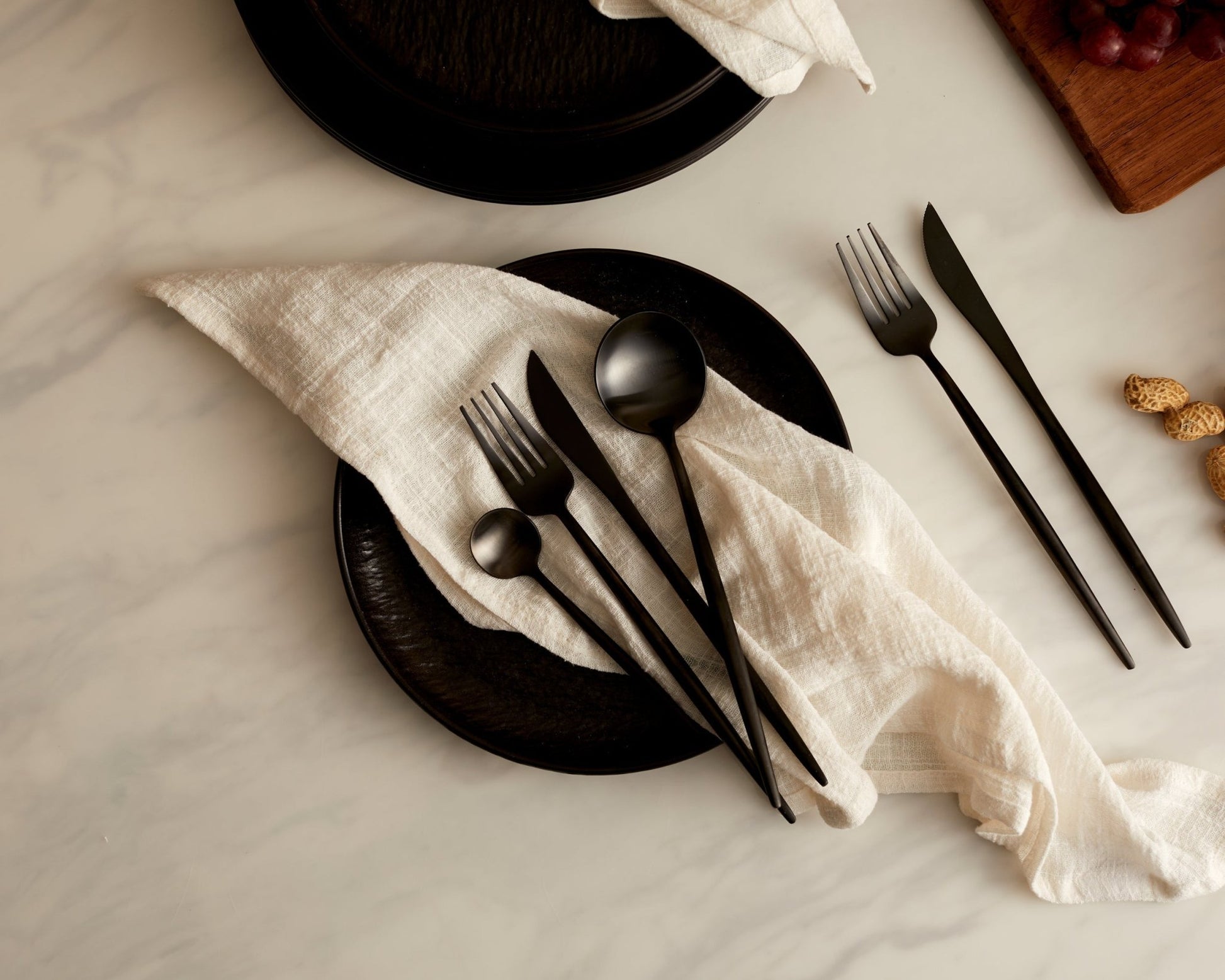 Enigma Black Porcelain Round Dinner Plate - VANT DESIGNS