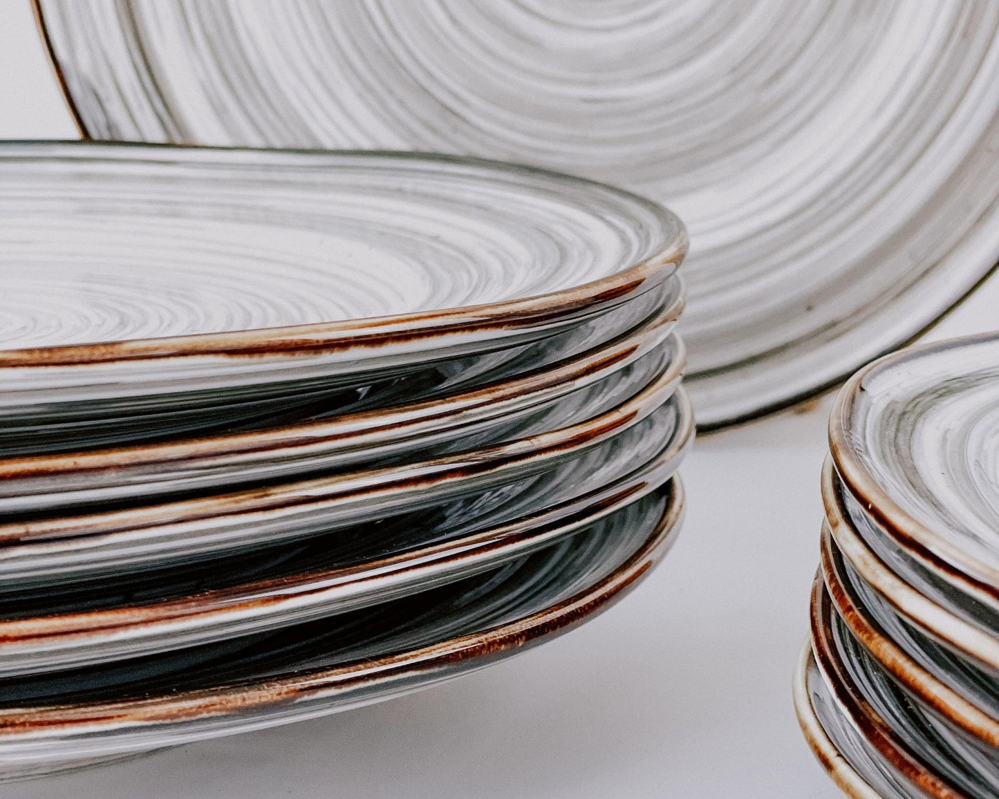 Hanoi Porcelain Round Dinner Plate - VANT DESIGNS
